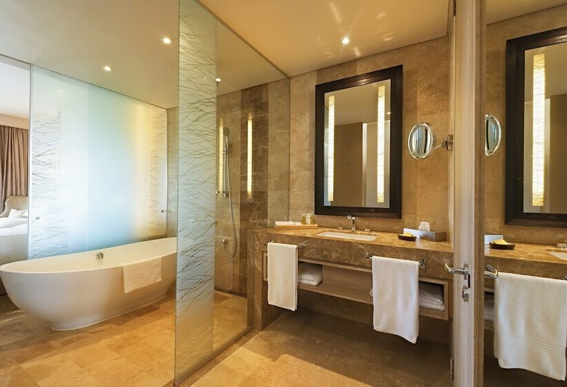 سوئیت پرزیدنت, Oubaai Hotel Golf & Spa