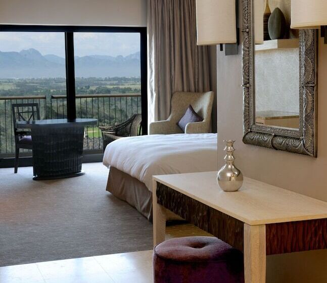 اتاق کلاب, Oubaai Hotel Golf & Spa