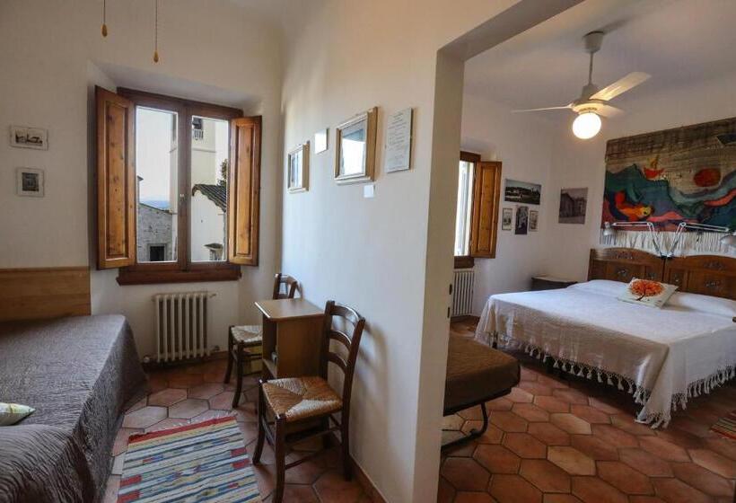 Стандартный внешний трехместный номер с ванной комнатой, B&b La Pieve   Locanda Per Viandanti