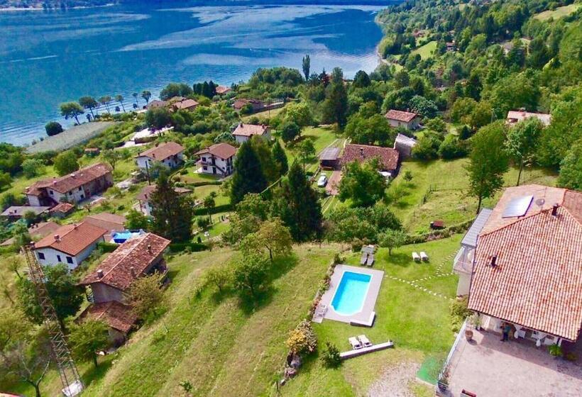 Номер Стандарт Вид на Бассейн, B&b Re  Perone