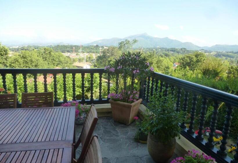 Номер Стандарт Вид на Сад, Villa La Croix Basque