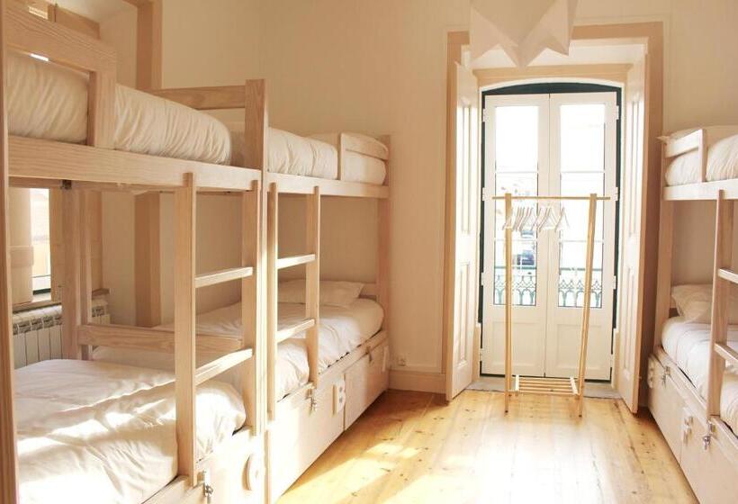 Кровать в Общей Комнате, Origens Hostel