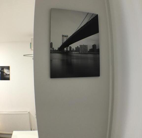 Номер Economy, Parsons Street