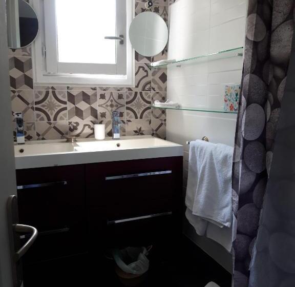 Family Suite, Dorre Pean