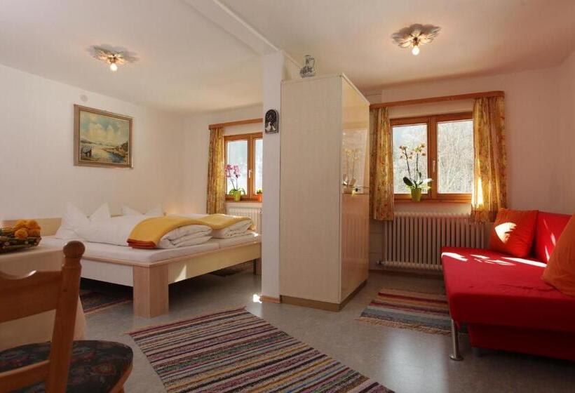 Семейный Номер, Haus Derra