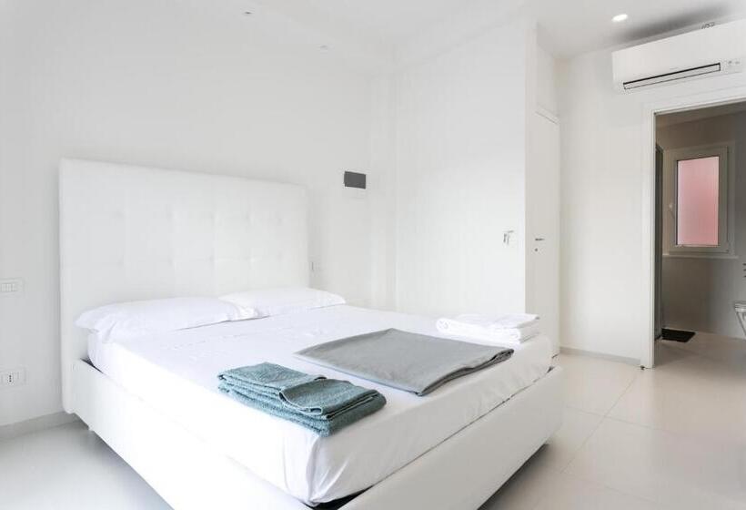 اتاق لوکس با بالکن و چشم‌انداز دریا, Al Molo Sea View Rooms