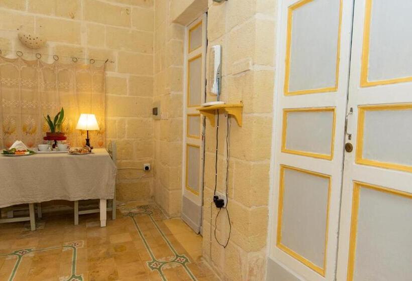 اتاق لوکس, Maria Townhouse Heart Of Victoria B&b
