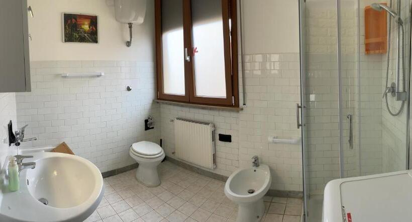 اتاق استاندارد سه تخته با سرویس بهداشتی مشترک, Casa Vacanze Affittacamere Senigallia 158