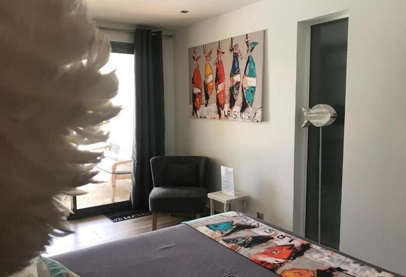 غرفة قياسية مطلّة علي حمام السباحة, B&b Les Voiles De Valescure Chambres D Hôtes Et Son Espace Bien être
