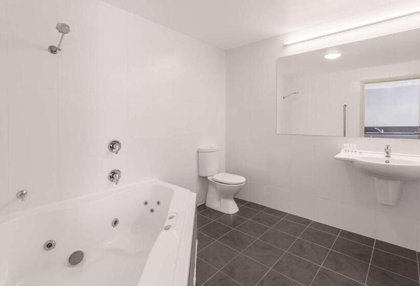 이그제큐티브 스위트, Travelodge Hotel Hobart Airport