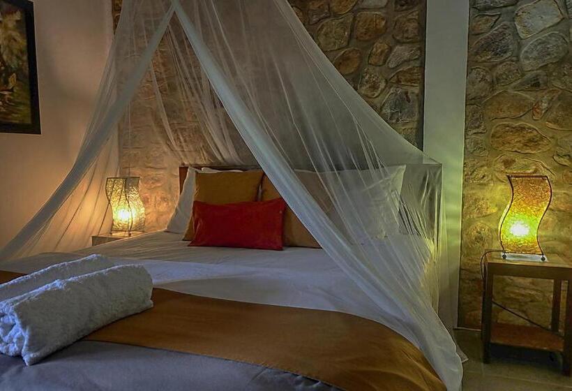 Номер Deluxe с Террасой, Ayu Hotel Karimunjawa