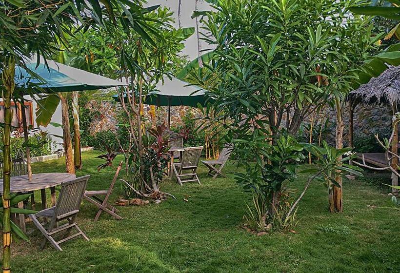 Семейный Номер, Ayu Hotel Karimunjawa