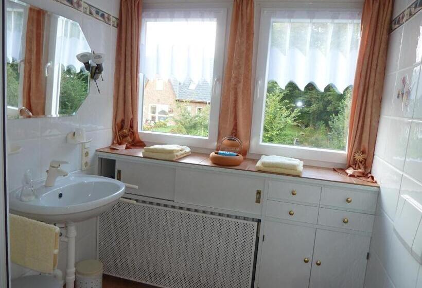 Standard room with outdoor bath, Gästehaus Villa Kreativ Susanne Lay