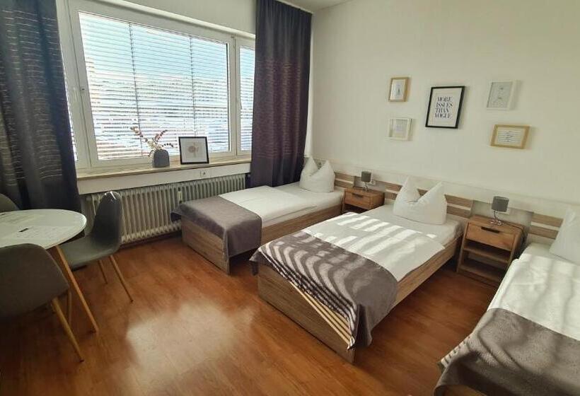 Quarto Triplo Estandar Banheiro Compartilhado, Horn Gästehaus