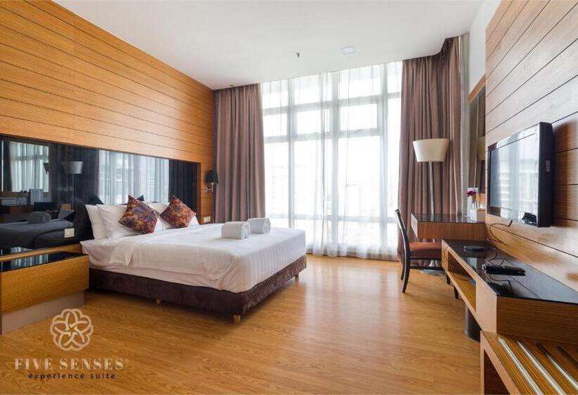 스탠다드 스튜디오, Dua Sentral Kuala Lumpur, Roam