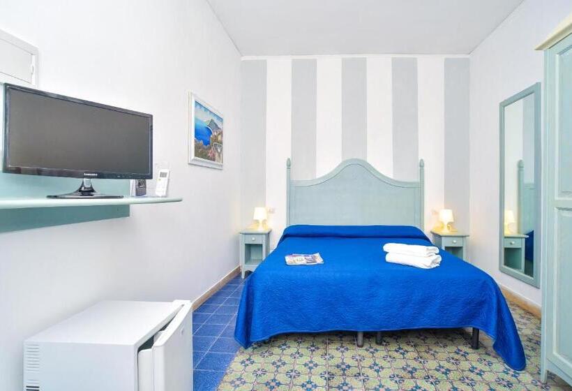 Номер Стандарт с Балконом, Charme Hotel La Villa Tina