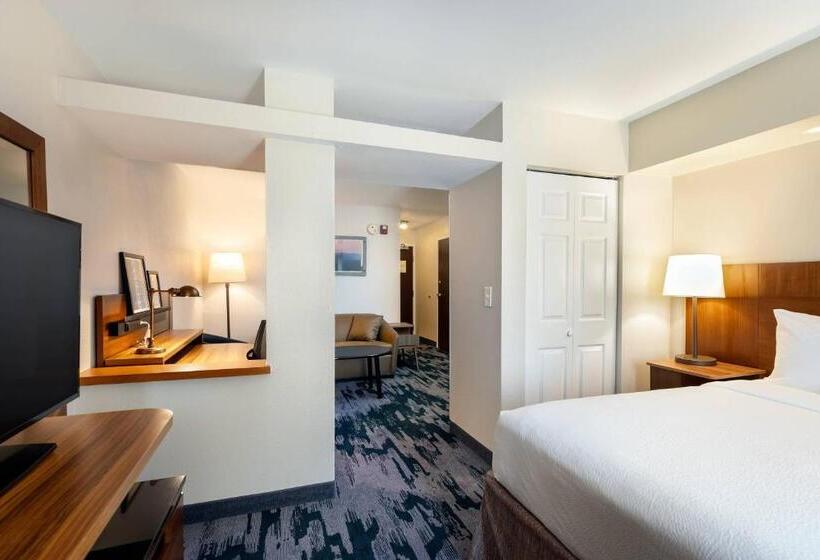 キングサイドベッドのスタンダードワンルーム, Fairfield Inn & Suites Savannah Airport