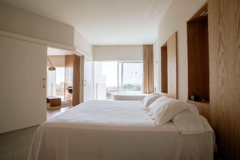 キングサイズベッドのスイートルーム, Higueron Hotel Malaga, Curio Collection By Hilton