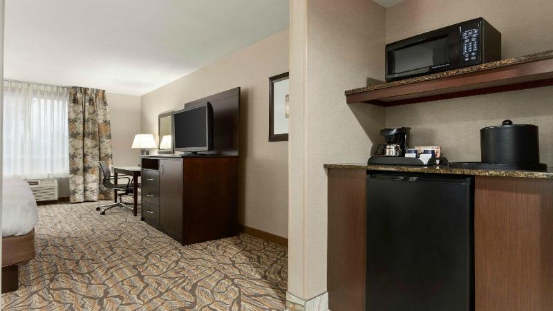 带大床的标准间, Holiday Inn Hotel & Suites Gateway, An Ihg