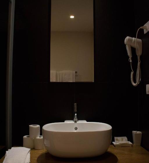 اتاق استاندارد چهار تخته, Country Hotel Le Querce