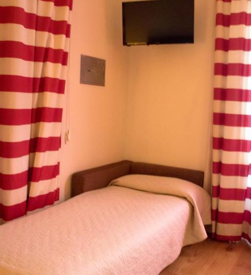 اتاق استاندارد چهار تخته, Country Hotel Le Querce