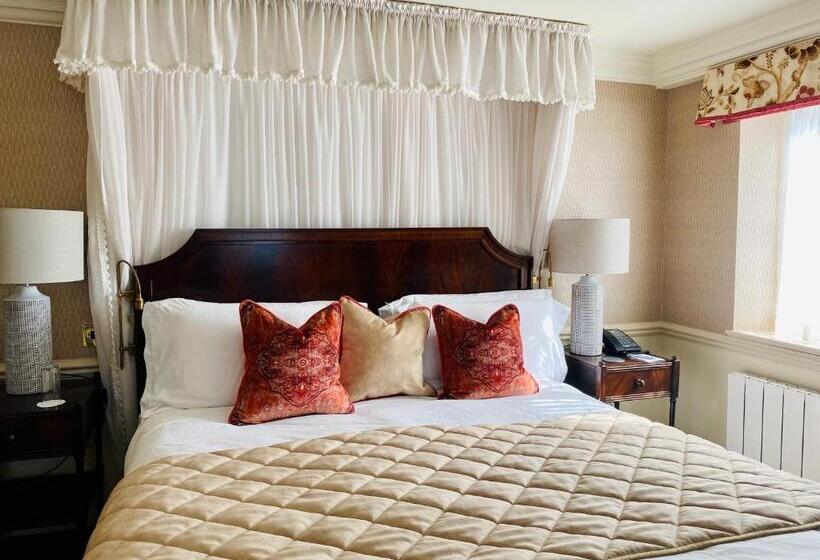 Классический Номер, Ellenborough Park