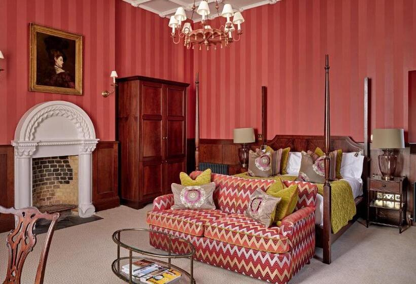Полулюкс, Ellenborough Park
