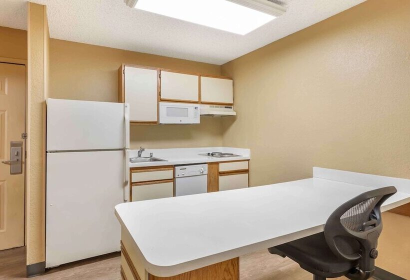 Студия Deluxe, Extended Stay America Suites  Cincinnati  Blue Ash  Reed Hartman