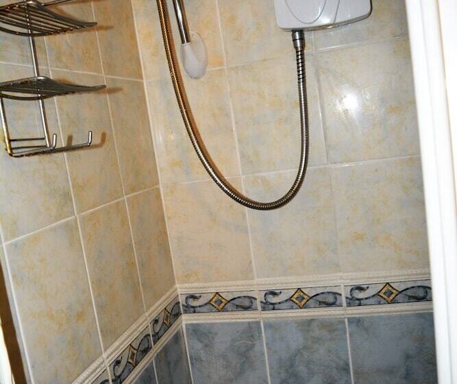 Quarto Estandar, The Albany
