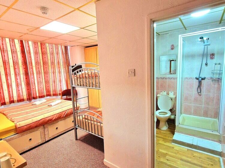 Quarto Quádruplo Estandar, The Albany