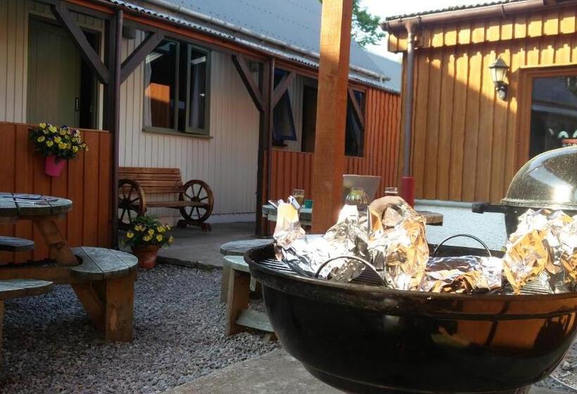Кровать в Многоместном Номере с Общей Ванной, Loch Ness Backpackers Lodge