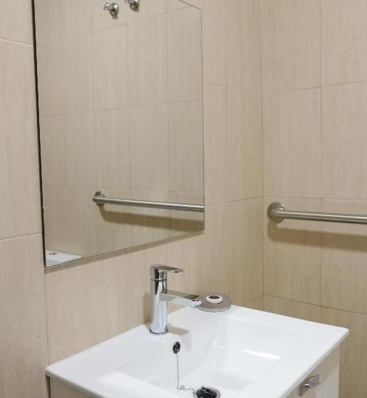 اتاق راحتی سه تخته, Hostal Tartessos