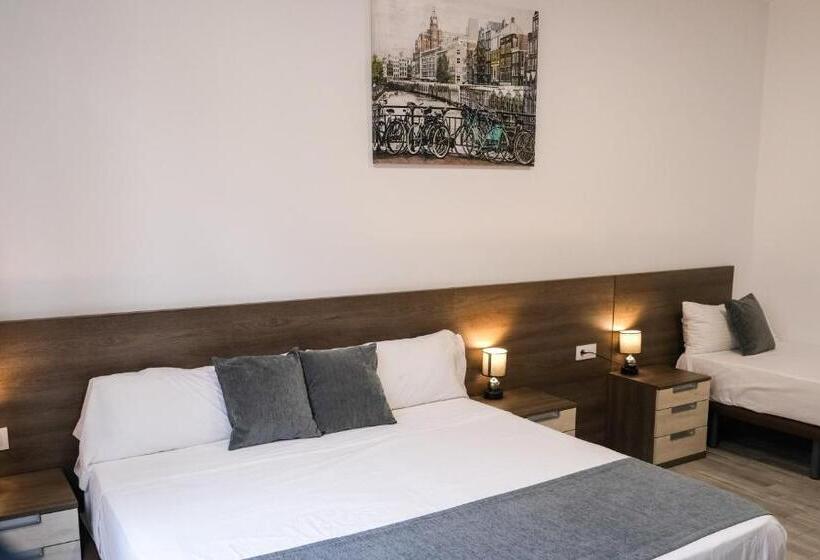 اتاق راحتی سه تخته, Hostal Tartessos