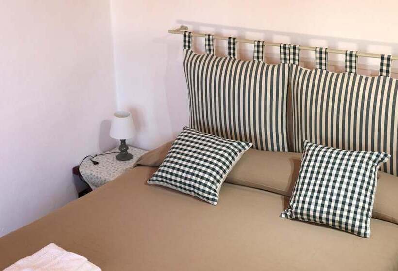اتاق ساده چهارنفره, Agriturismo Monte Alto