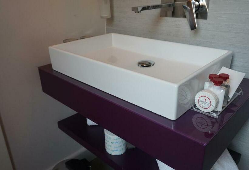 סוויטה, Trevi Palace Luxury Inn