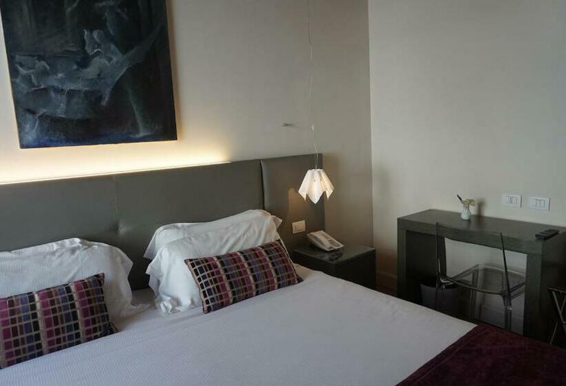 סוויטה, Trevi Palace Luxury Inn