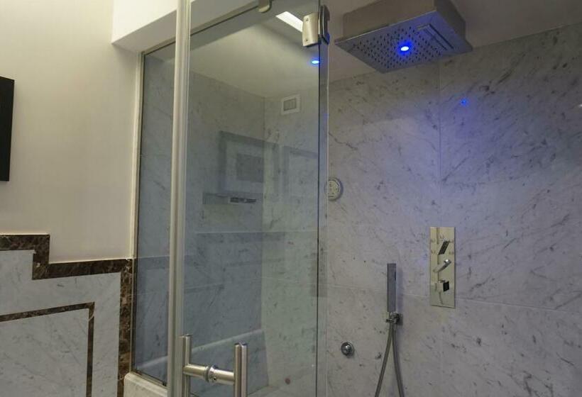 סוויטה, Trevi Palace Luxury Inn