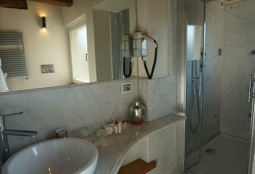 סוויטת סופריור, Trevi Palace Luxury Inn