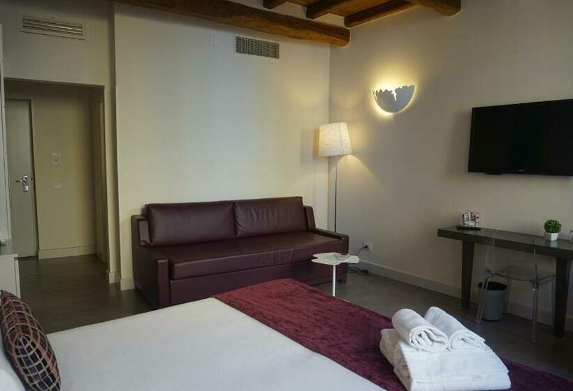 סוויטת ג'וניור, Trevi Palace Luxury Inn