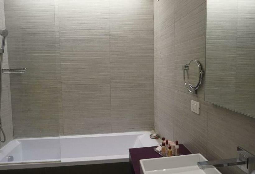 סוויטת ג'וניור, Trevi Palace Luxury Inn