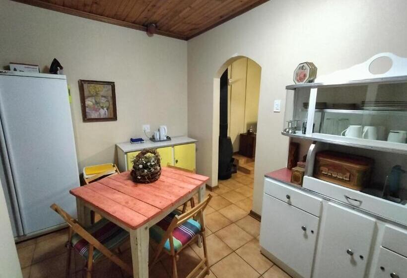 اتاق خانوادگی, Anri Guesthouse