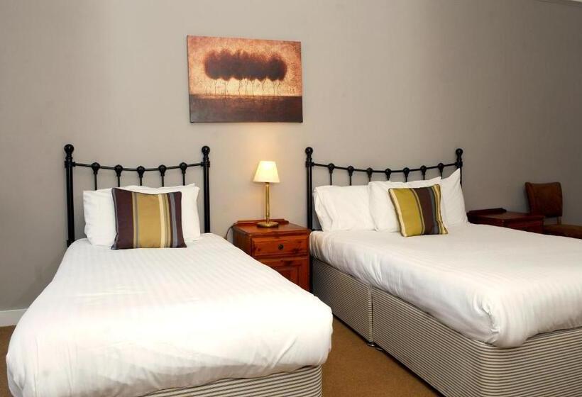 Quarto Familiar, Bacon Arms, Newbury
