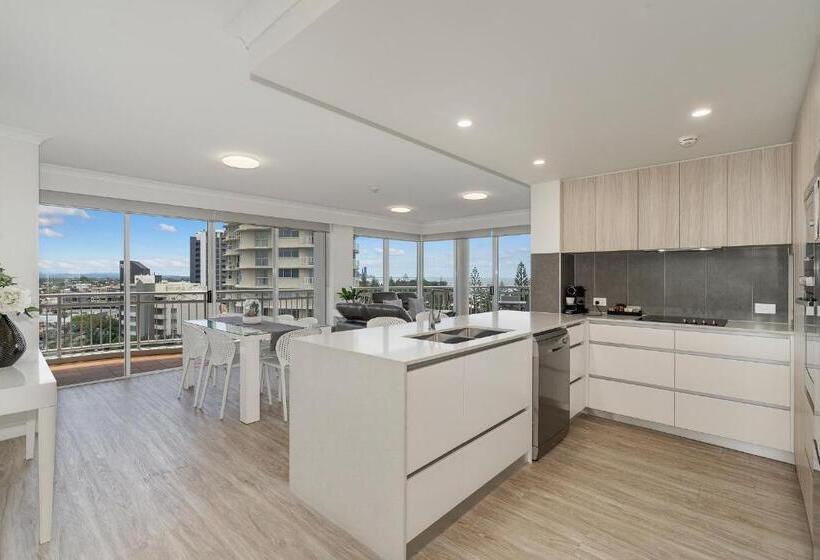 Superior 3-bedroom flat with sea view, Ultiqa Burleigh Mediterranean Resort