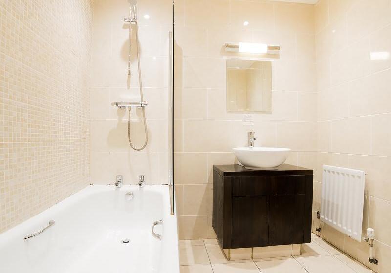 اتاق استاندارد سه نفره, Hotel Majestic