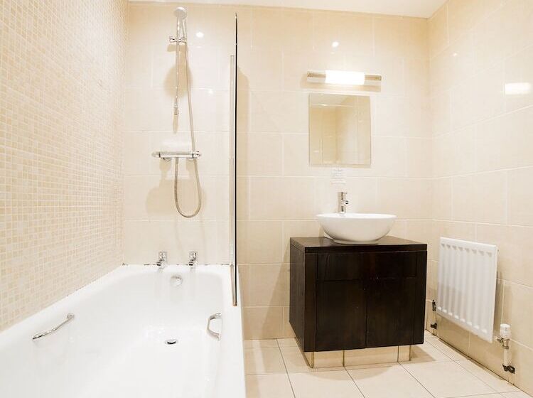 اتاق استاندارد سه نفره, Hotel Majestic