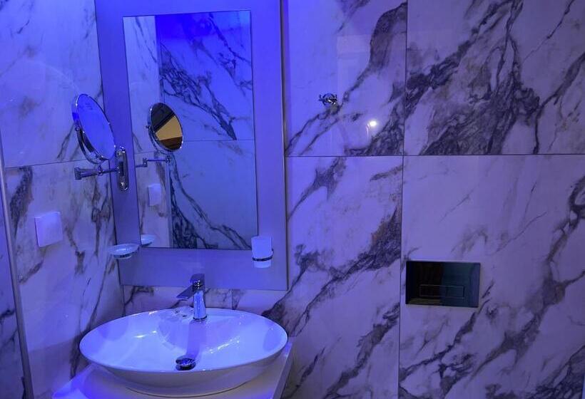 اتاق سوپریور با تخت بزرگ, Vanisko