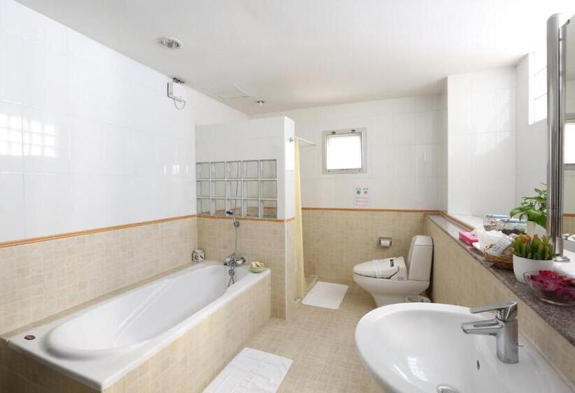 Апартаменты 3 Спальни, J   Town Serviced Apartments