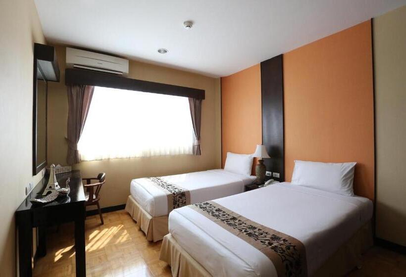 Апартаменты 3 Спальни, J   Town Serviced Apartments