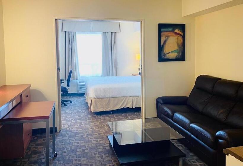带大床的套房, Days Inn By Wyndham Grande Prairie