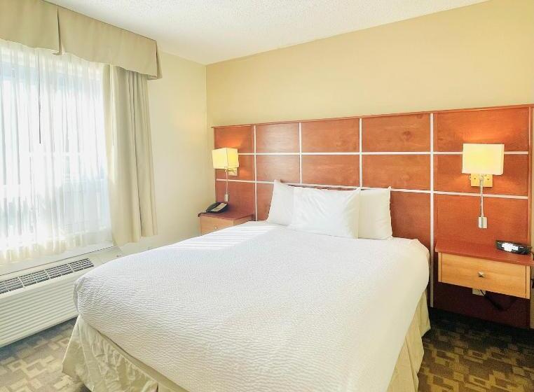 スイート, Days Inn By Wyndham Grande Prairie